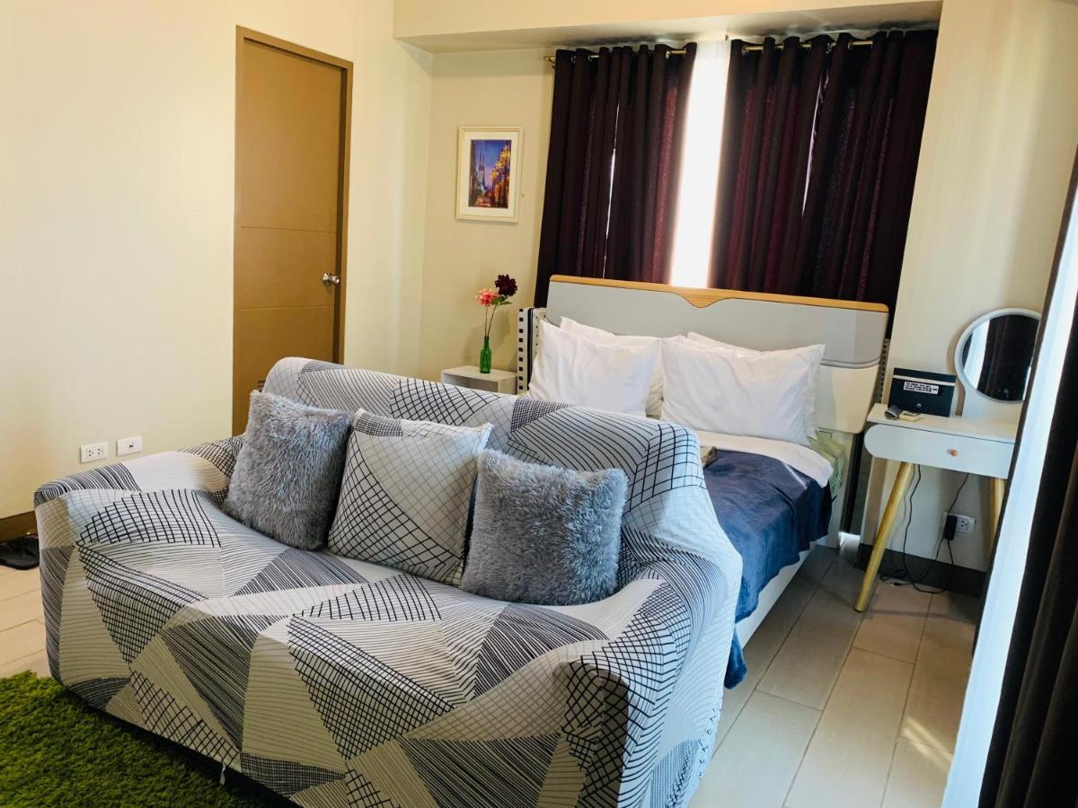 Two Palm Tree Villas Condominium - Studio 8Th Fl With Balcony - Across Terminal 3 Airport 파사이 외부 사진