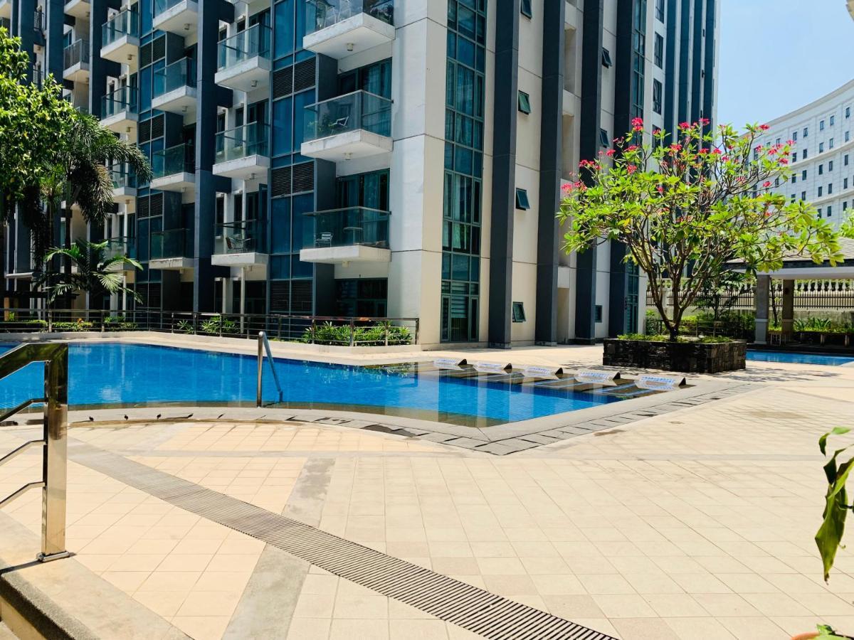 Two Palm Tree Villas Condominium - Studio 8Th Fl With Balcony - Across Terminal 3 Airport 파사이 외부 사진