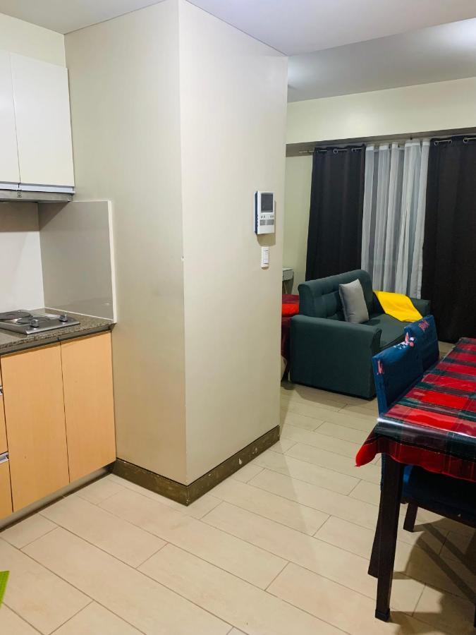 Two Palm Tree Villas Condominium - Studio 8Th Fl With Balcony - Across Terminal 3 Airport 파사이 외부 사진