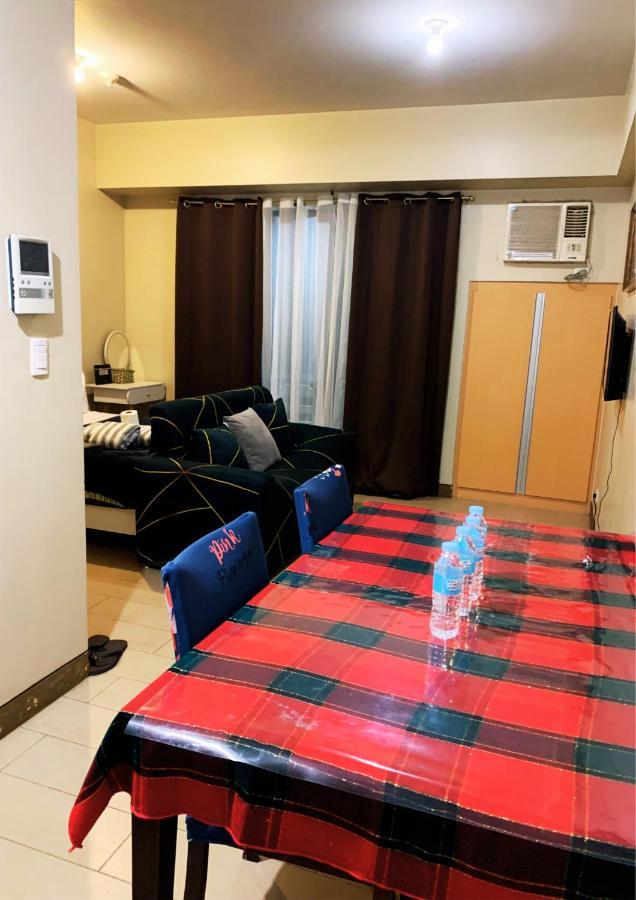Two Palm Tree Villas Condominium - Studio 8Th Fl With Balcony - Across Terminal 3 Airport 파사이 외부 사진