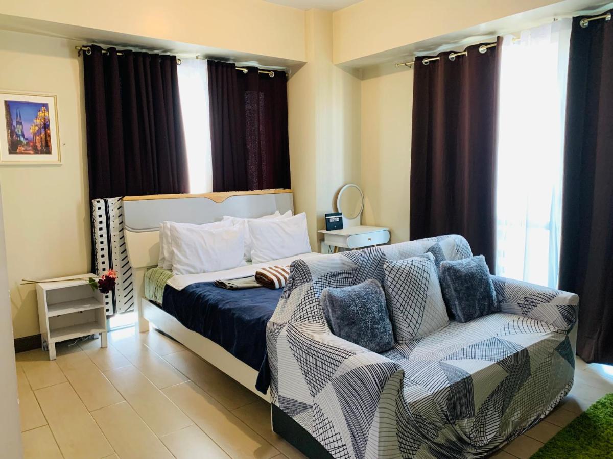 Two Palm Tree Villas Condominium - Studio 8Th Fl With Balcony - Across Terminal 3 Airport 파사이 외부 사진