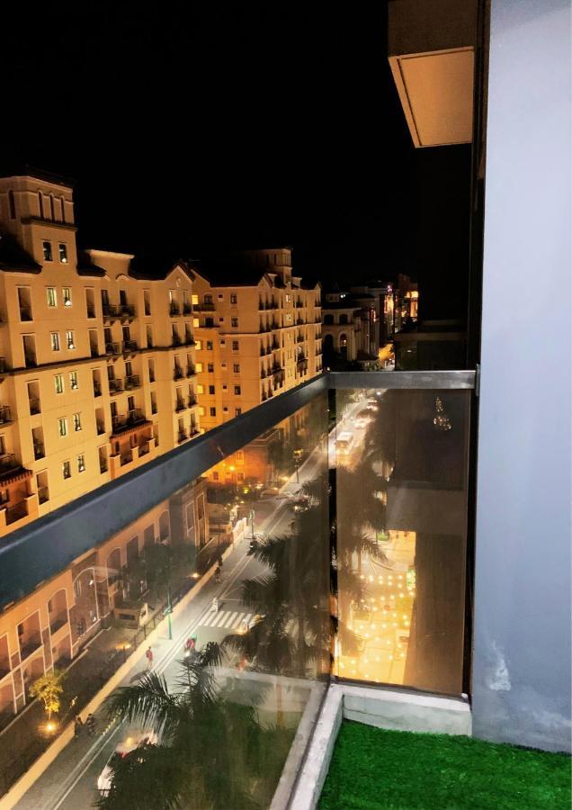 Two Palm Tree Villas Condominium - Studio 8Th Fl With Balcony - Across Terminal 3 Airport 파사이 외부 사진
