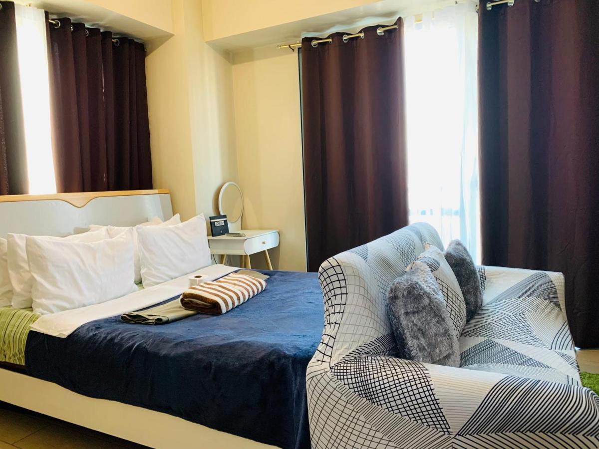 Two Palm Tree Villas Condominium - Studio 8Th Fl With Balcony - Across Terminal 3 Airport 파사이 외부 사진