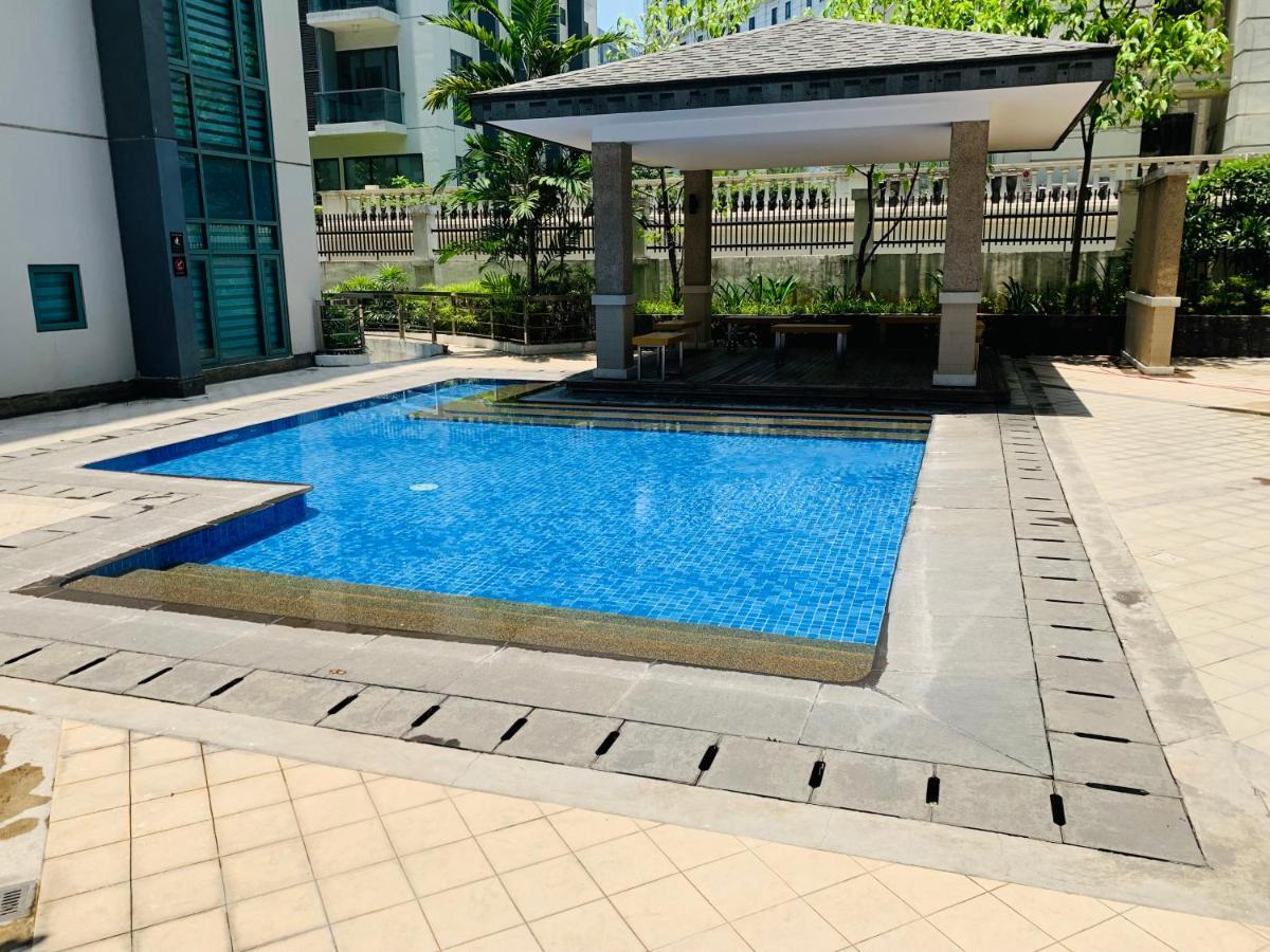 Two Palm Tree Villas Condominium - Studio 8Th Fl With Balcony - Across Terminal 3 Airport 파사이 외부 사진