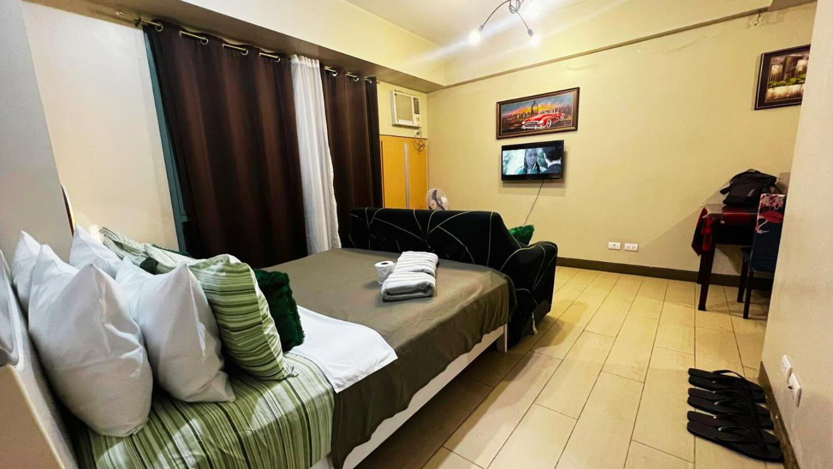 Two Palm Tree Villas Condominium - Studio 8Th Fl With Balcony - Across Terminal 3 Airport 파사이 외부 사진